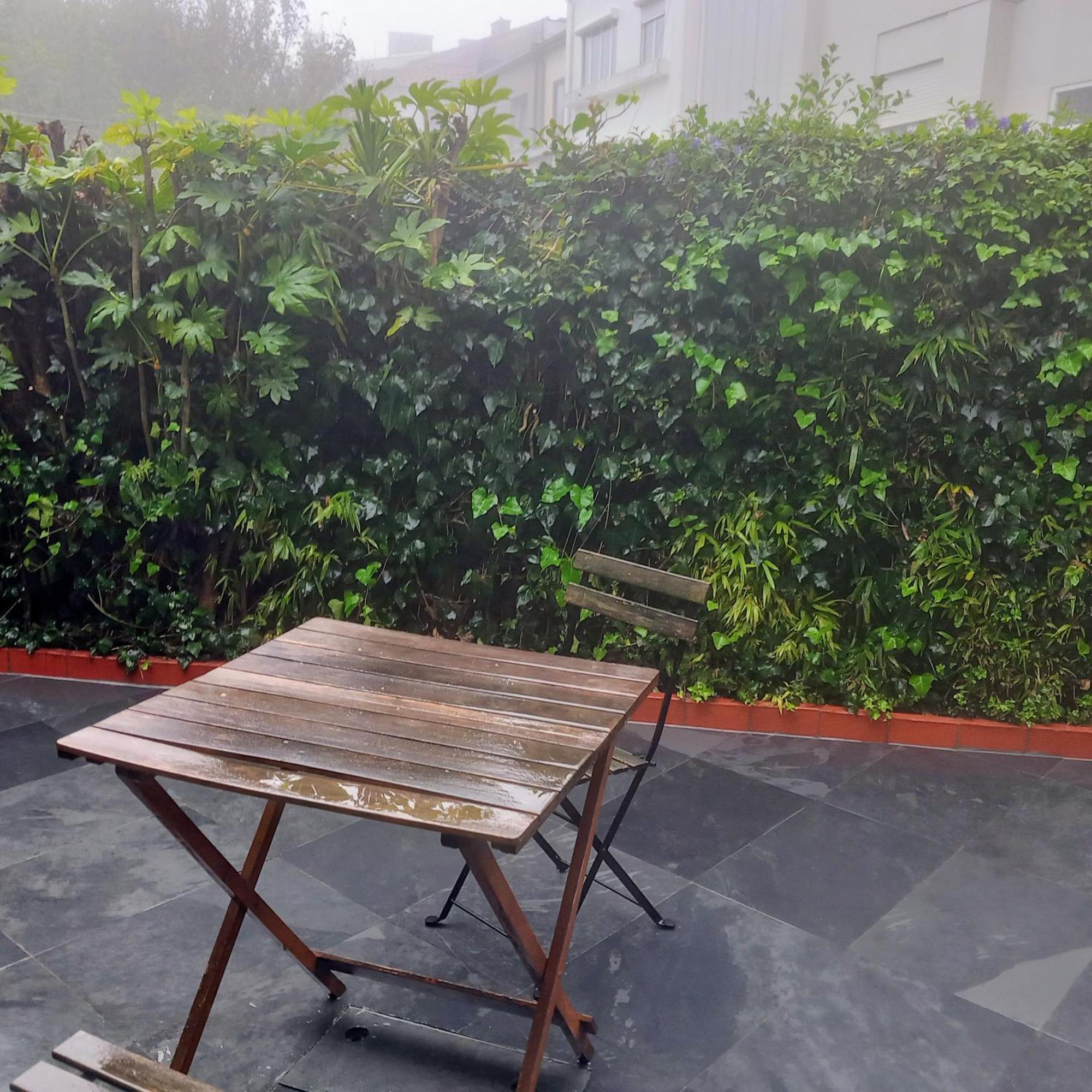 Apartment With Private Garden Porto Bagian luar foto