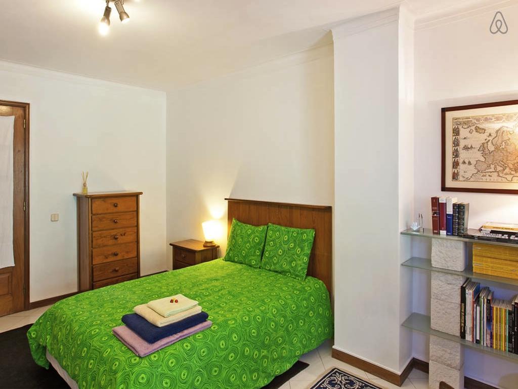 Apartment With Private Garden Porto Bagian luar foto