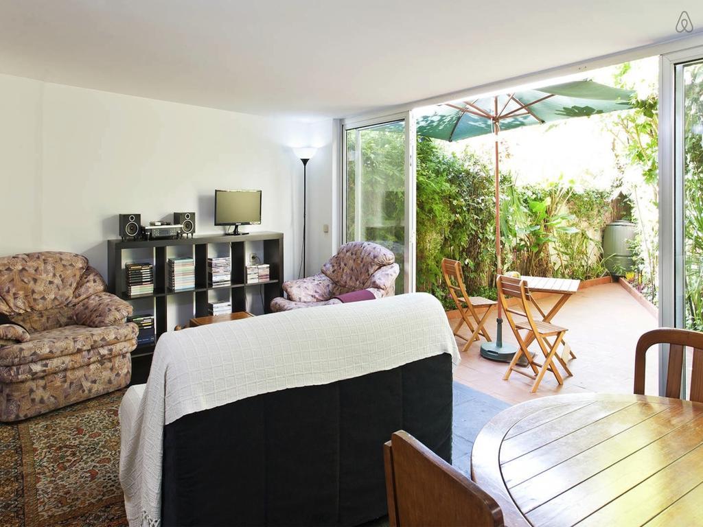 Apartment With Private Garden Porto Bagian luar foto