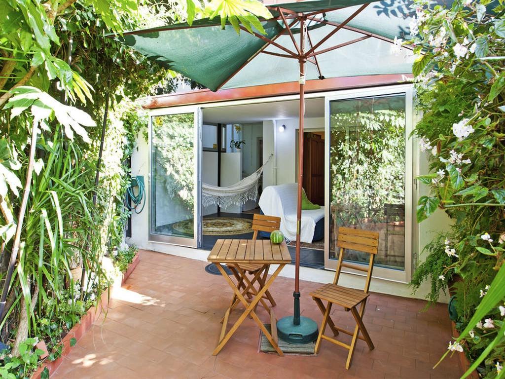 Apartment With Private Garden Porto Bagian luar foto